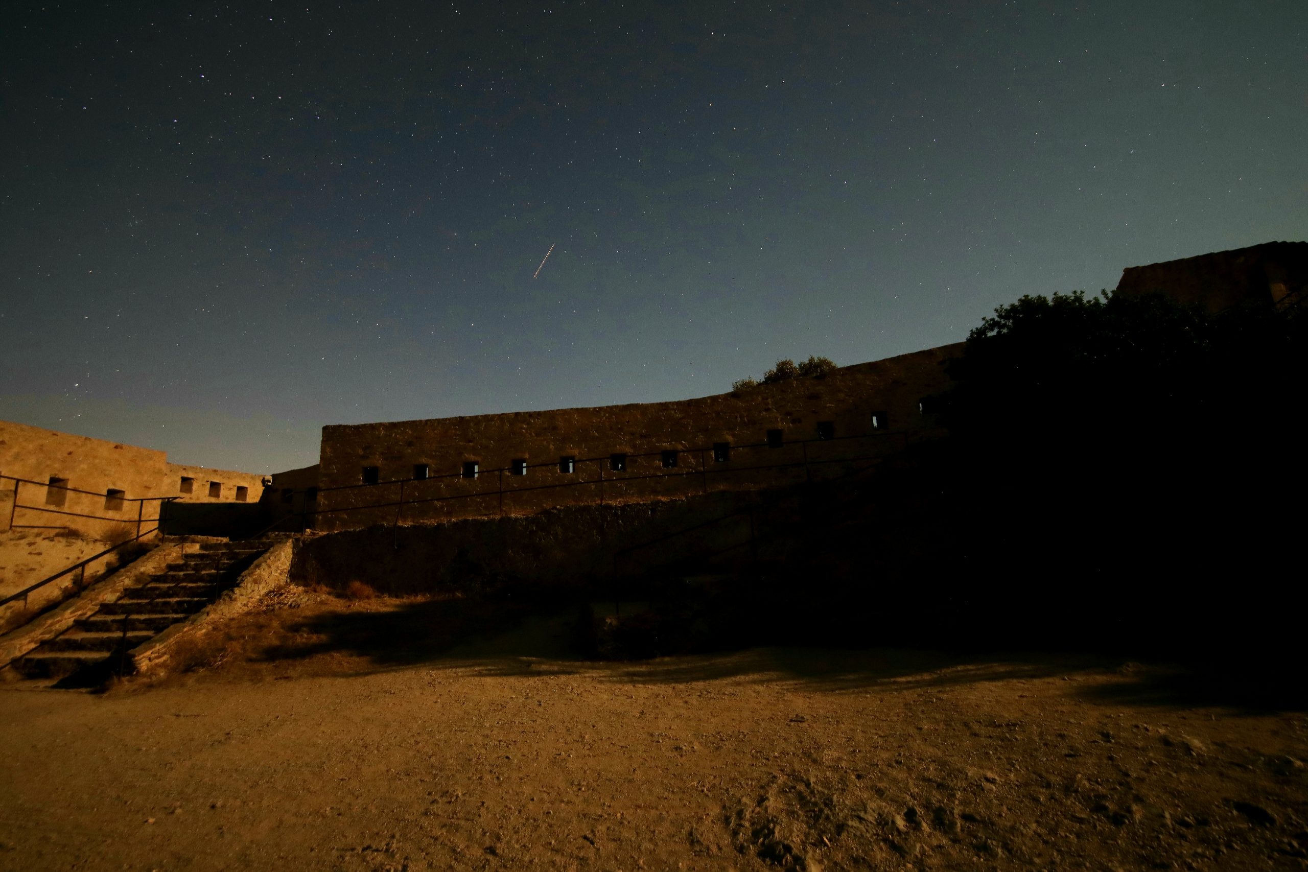 Grande cour du fort Sainte-Agathe dans la nuit 2