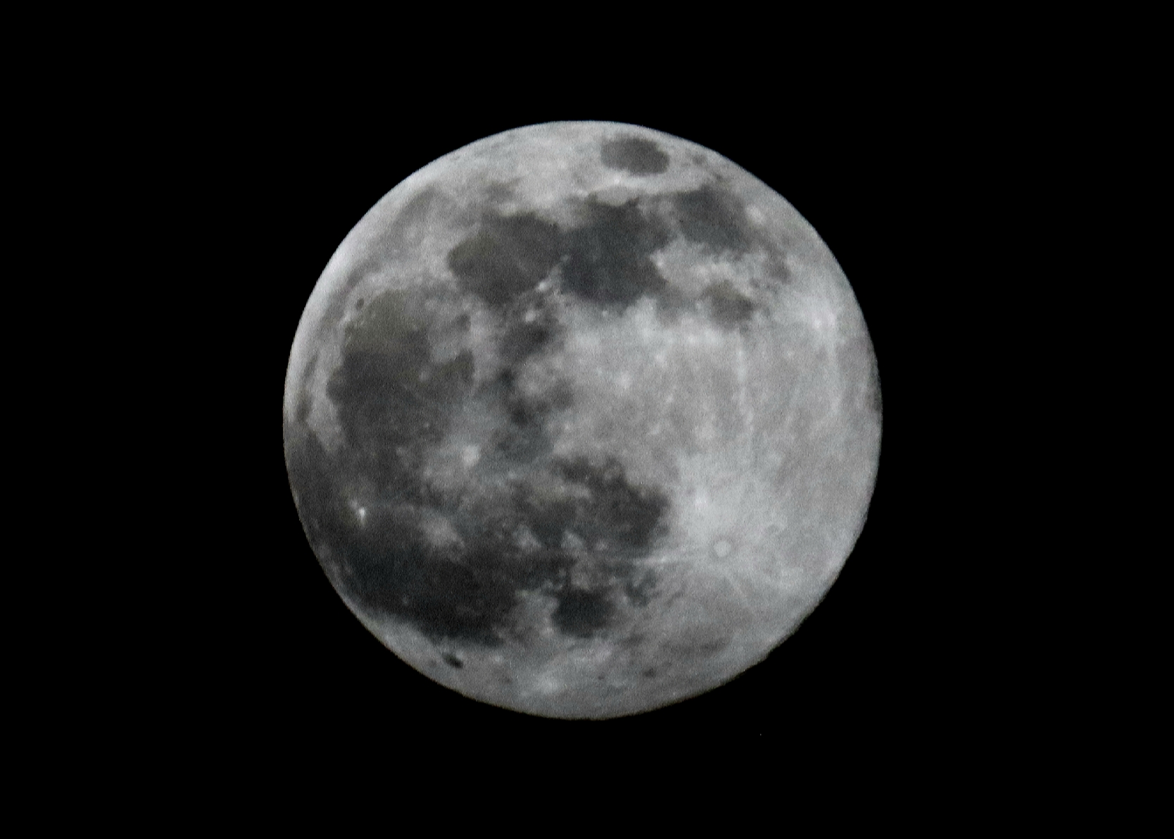 Pleine, la lune