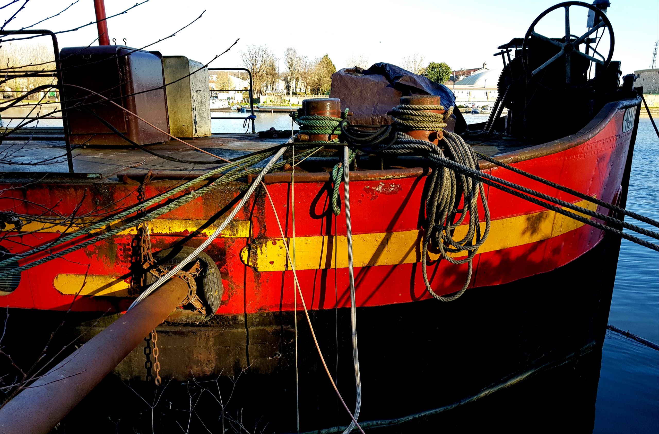 Péniche arrêtée