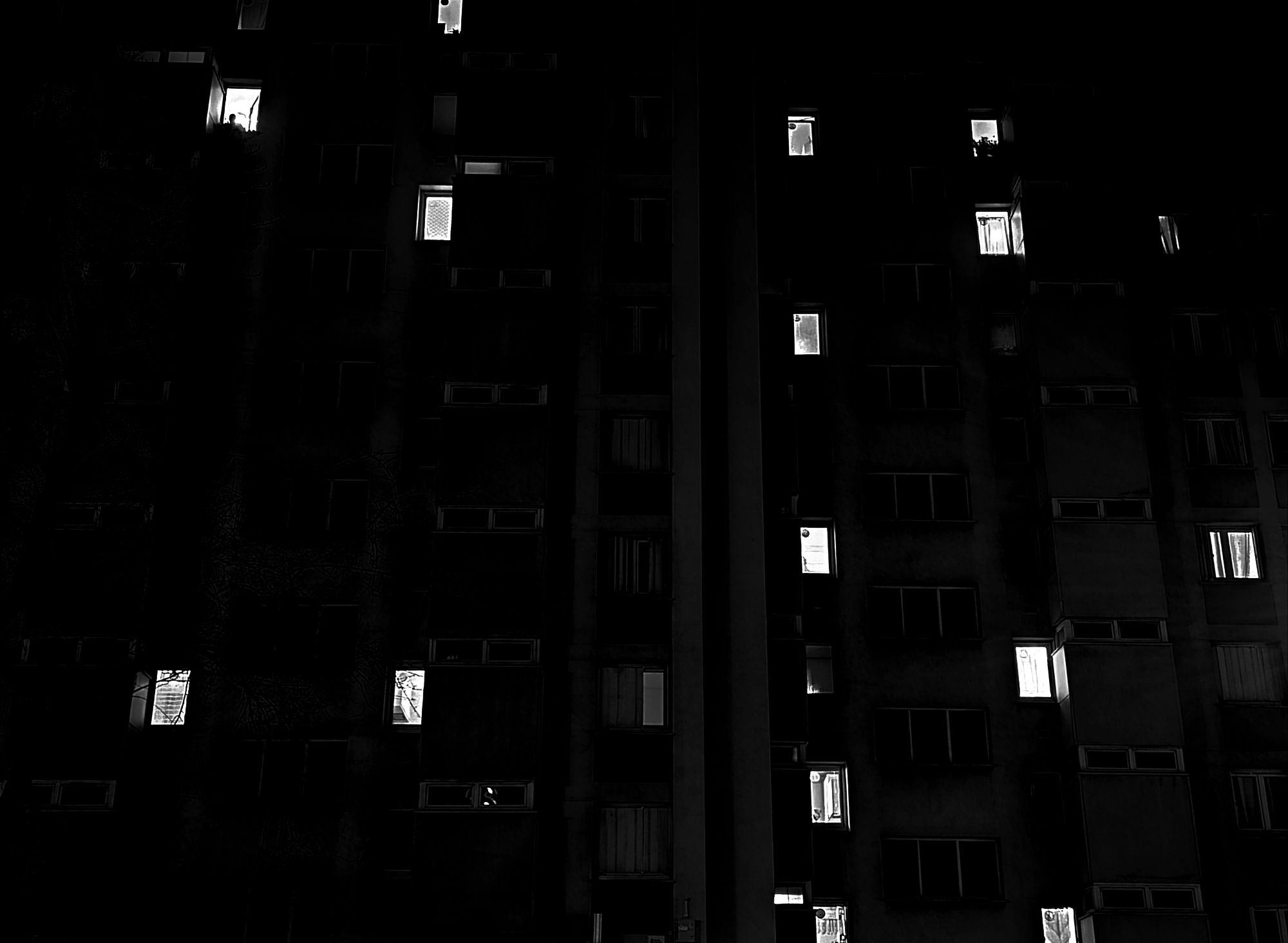Immeuble dans la nuit