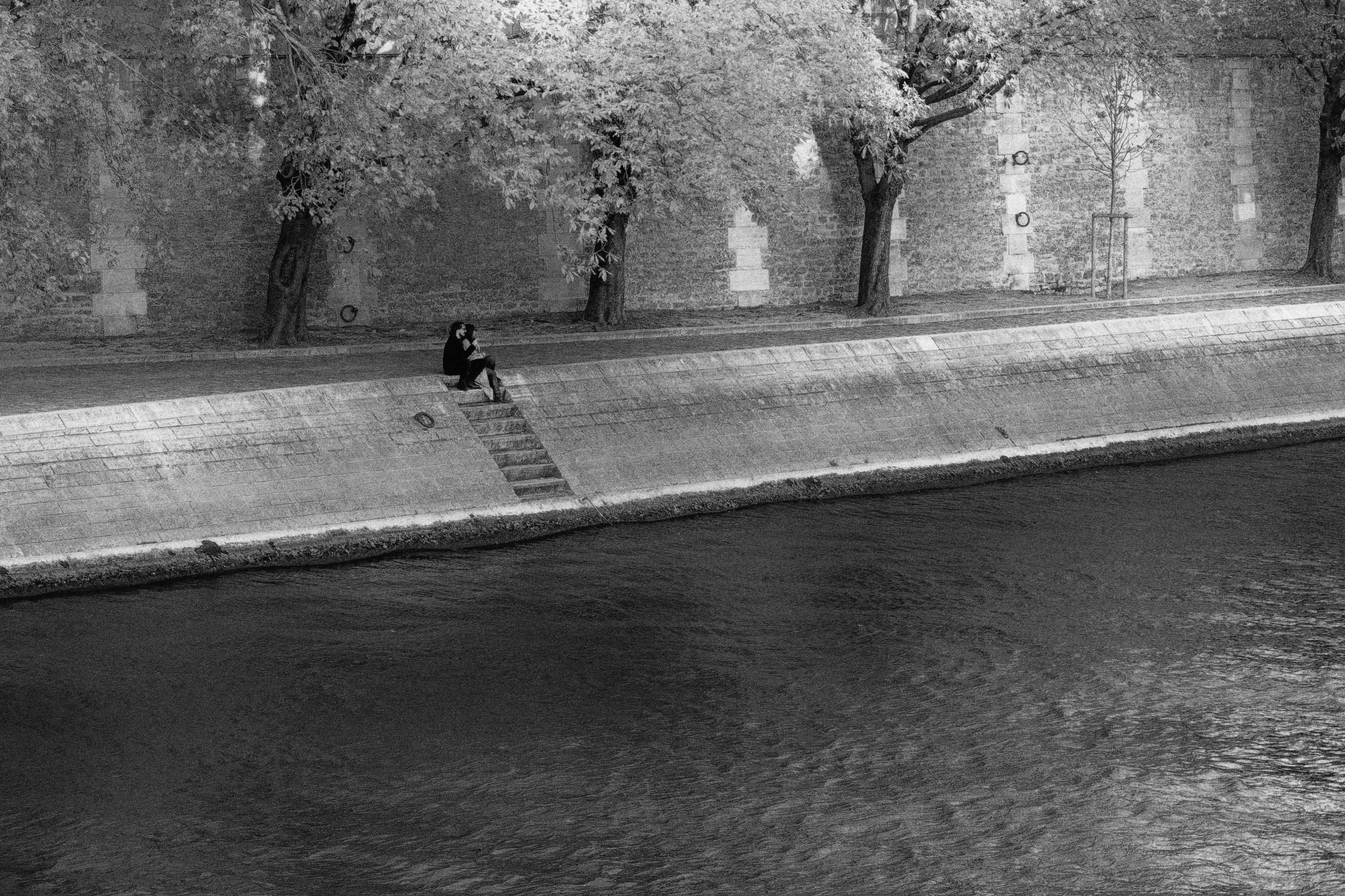 Amoureux en bord de seine